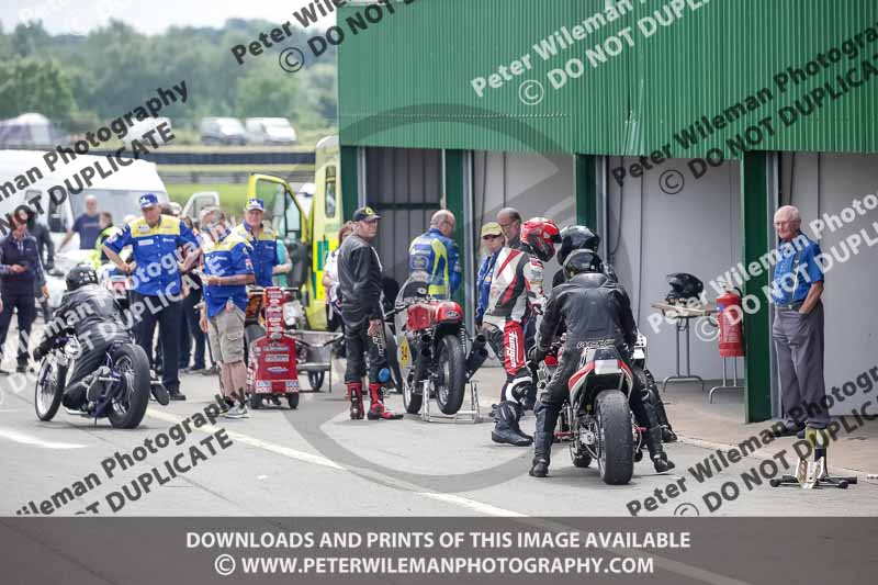 Vintage motorcycle club;eventdigitalimages;mallory park;mallory park trackday photographs;no limits trackdays;peter wileman photography;trackday digital images;trackday photos;vmcc festival 1000 bikes photographs